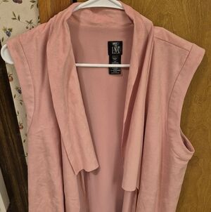 WOMENS LARGE SUEDE AND CHIFFON VEST BY MACY'S INC. GREAT CONDITION. SALMON COLOR
